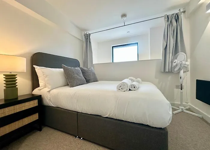 Cute 1 Bed Duplex With Balcony *