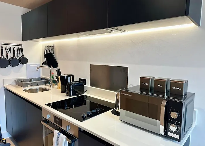 Cute 1 Bed Duplex With Balcony *