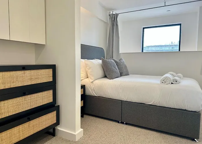 Cute 1 Bed Duplex With Balcony