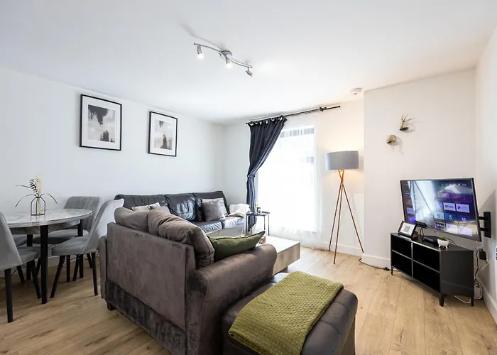 Stylish 2-bed In Centre Daire *