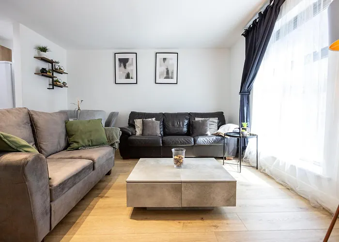 Stylish 2-bed In Centre *