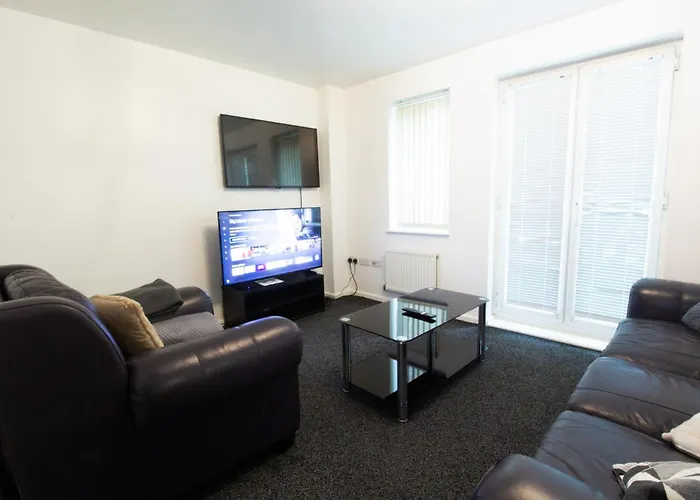 Close To Centre 3-bed Townhouse, Sleeps 7, Free Parking, Great Transport Links 아파트