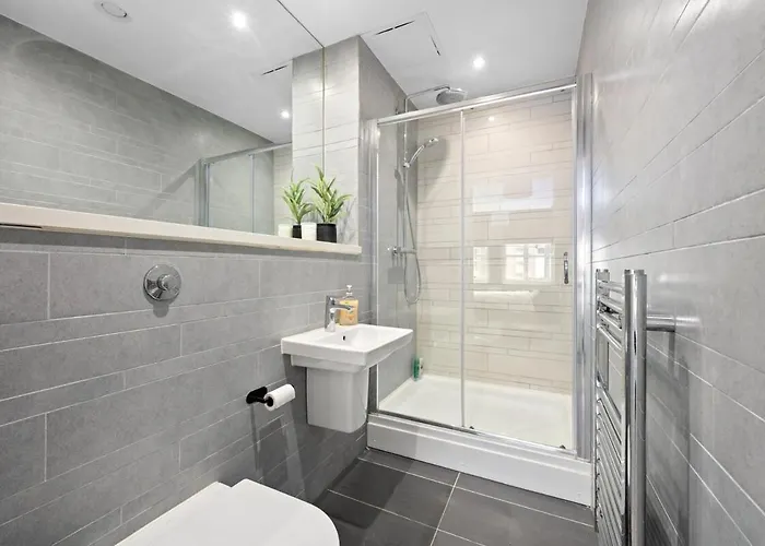 Two Bedroom By Brookland Serviced Short Lets With Free Wifi * مانشستر