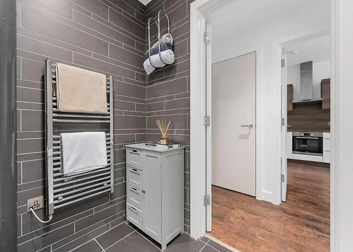 Two Bedroom By Brookland Serviced Short Lets With Free Wifi شقة *