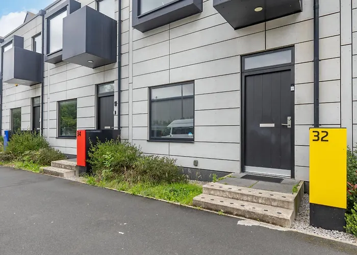 Large Townhouse 5 Beds With Two Parking Spaces - Centre Manchester