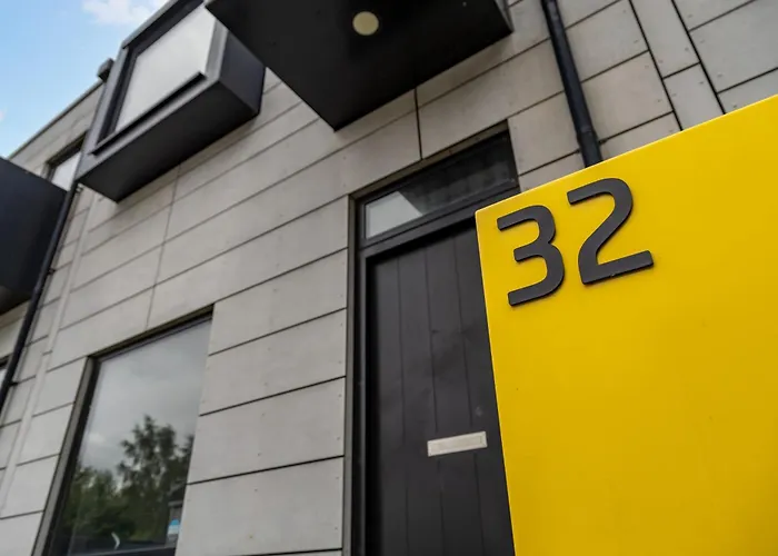 Large Townhouse 5 Beds With Two Parking Spaces - Centre * Manchester