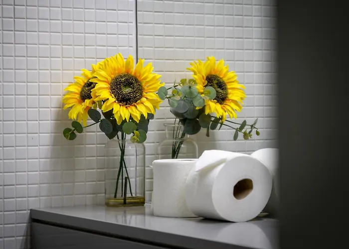 Large Townhouse 5 Beds With Two Parking Spaces - Centre * Manchester