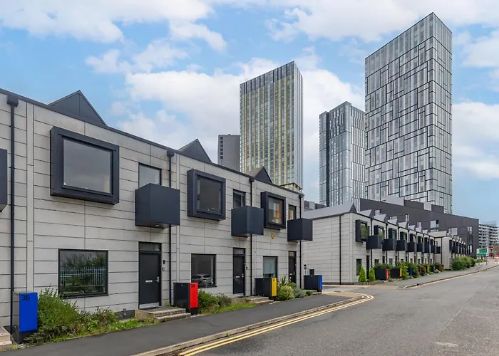 Large Townhouse 5 Beds With Two Parking Spaces - Centre