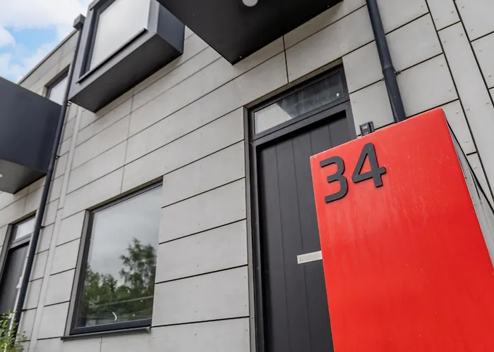 Large Townhouse 5 Beds With Two Parking Spaces - Centre *