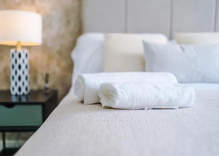 2br Flat In Salford, Modern, Centre, Wifi, Kitchen