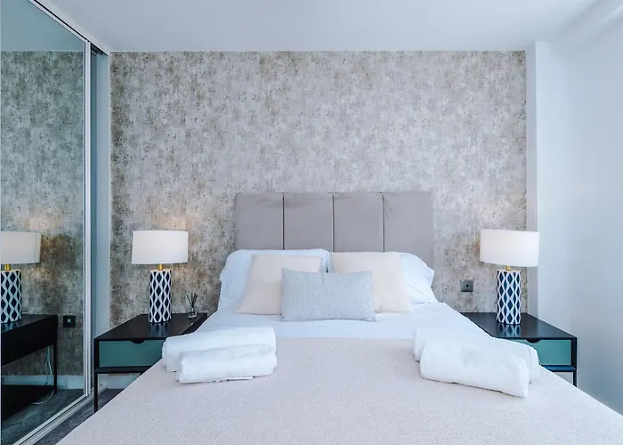 2br Chic And Stylish In Salford, Wifi, Kitchen, Parking With View Apartamento Mánchester