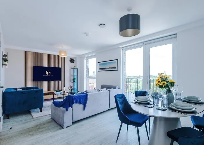 2br Chic And Stylish In Salford, Wifi, Kitchen, Parking With View Apartamento