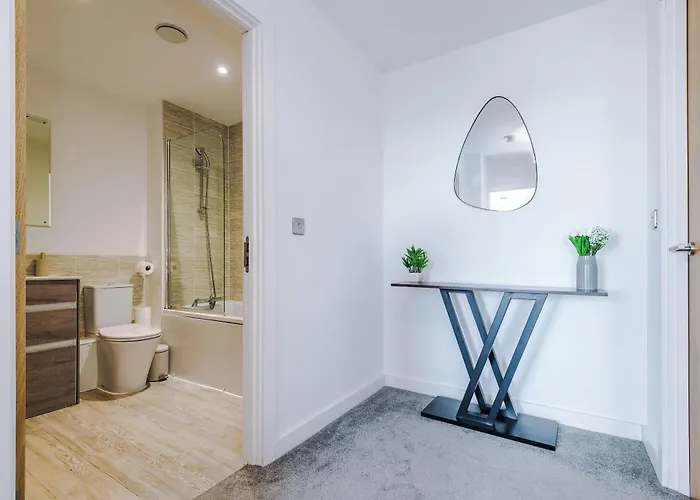 2br Chic And Stylish In Salford, Wifi, Kitchen, Parking With View Mánchester