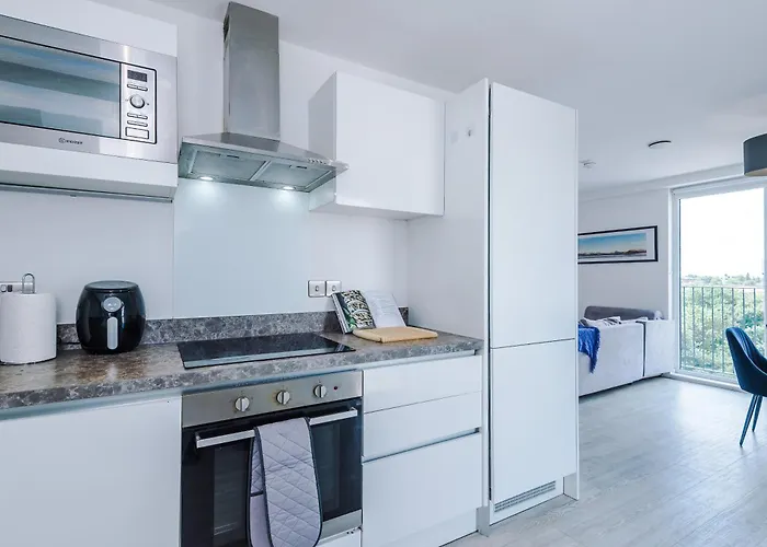 2br Chic And Stylish In Salford, Wifi, Kitchen, Parking With View Mánchester
