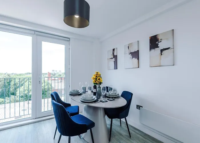 2br Chic And Stylish In Salford, Wifi, Kitchen, Parking With View Apartamento Mánchester