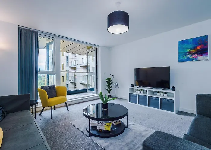 Apartment Charming Salford, Staycation, Wifi, Sleeps 5