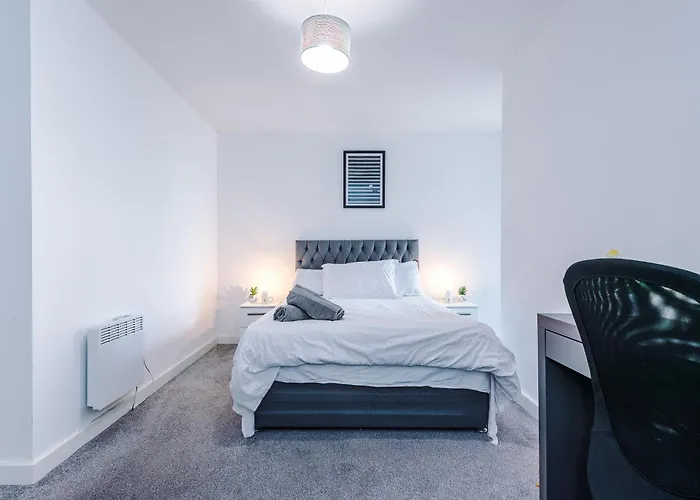 Charming Salford, Staycation, Wifi, Sleeps 5 Apartment Manchester