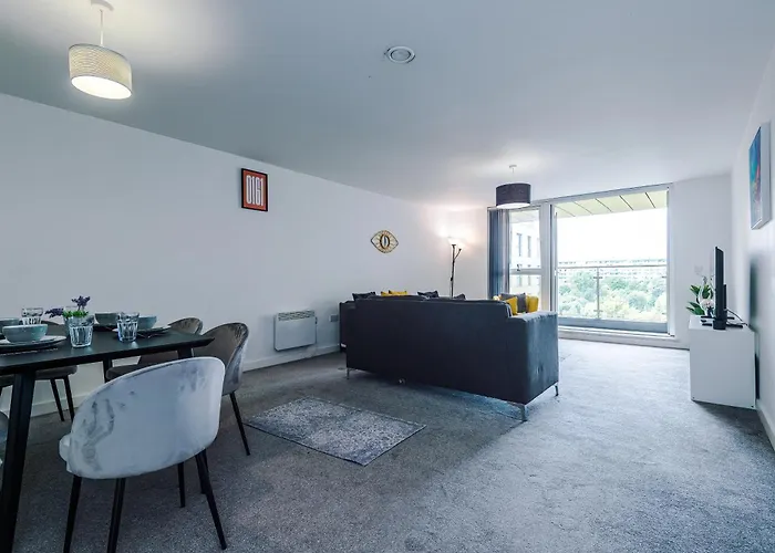 Apartment Charming Salford, Staycation, Wifi, Sleeps 5 Manchester