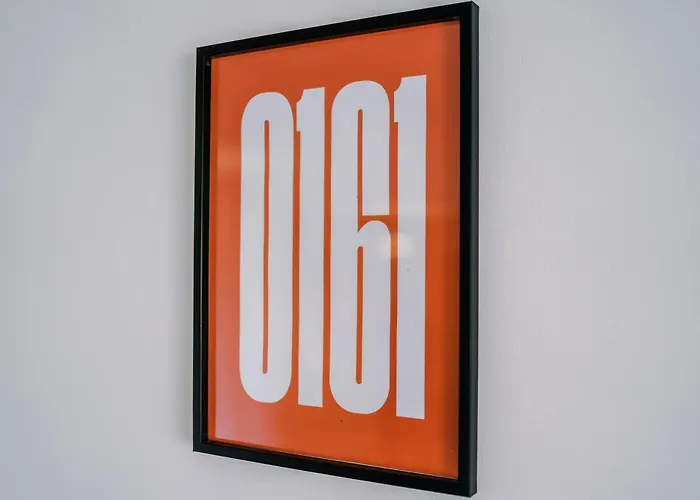 Apartment Charming Salford, Staycation, Wifi, Sleeps 5 *