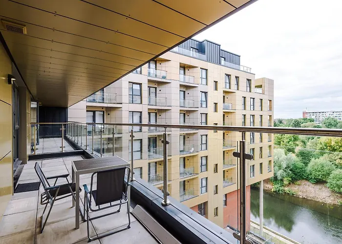 Apartment Charming Salford, Staycation, Wifi, Sleeps 5