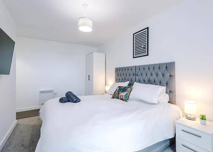 Charming Salford, Staycation, Wifi, Sleeps 5 Manchester