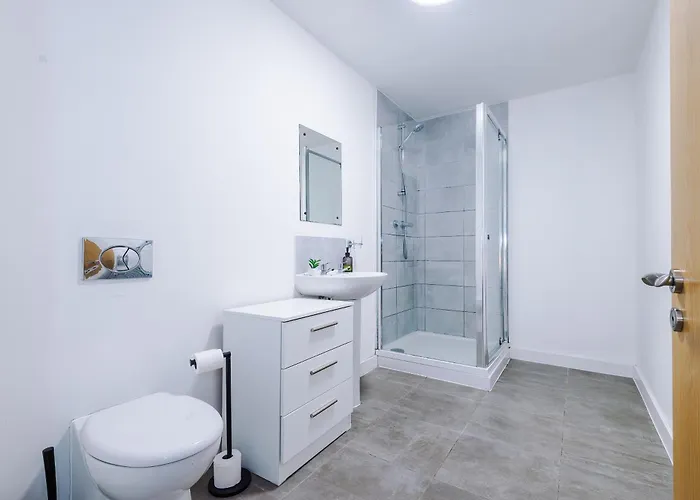 Apartment Charming Salford, Staycation, Wifi, Sleeps 5