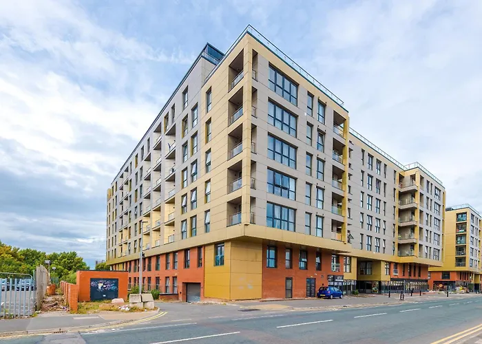 Apartment Charming Salford, Staycation, Wifi, Sleeps 5 *