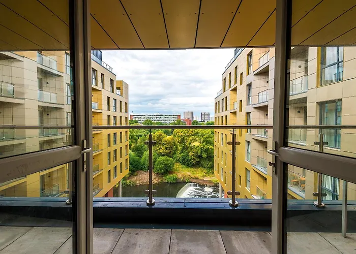 Charming Salford, Staycation, Wifi, Sleeps 5 Apartment