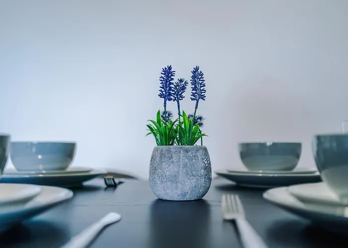 Charming Salford, Staycation, Wifi, Sleeps 5 Apartment