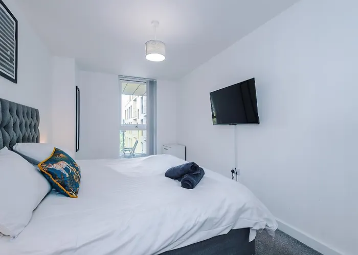 Charming Salford, Staycation, Wifi, Sleeps 5 Apartment