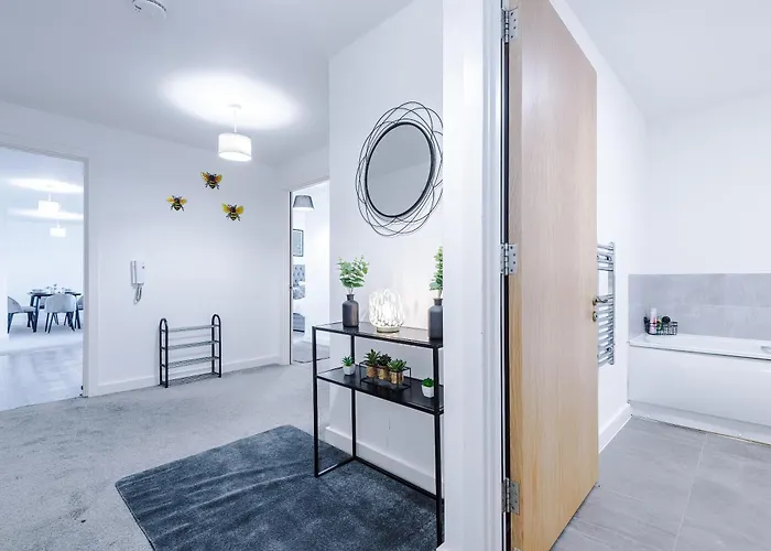 Apartment Charming Salford, Staycation, Wifi, Sleeps 5