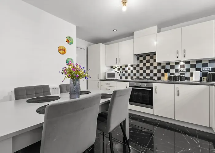 New Large Townhouse 3 Bedrooms 4 Beds And Parking Feriehus *