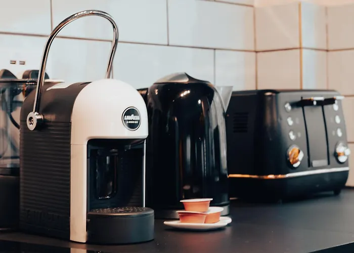 Gem With Stylish 2br Retreat And Free Carpark Manchester