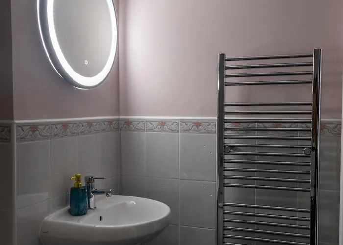 Gem With Stylish 2br Retreat And Free Carpark * Manchester