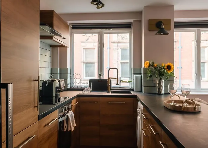 Gem With Stylish 2br Retreat And Free Carpark Manchester