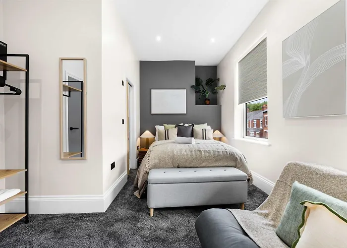 Sleeps 14 The Old Trafford Family Zen By Genesis Living