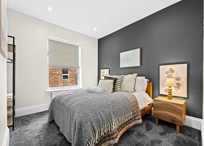 Sleeps 14 The Old Trafford Family Zen By Genesis Living * 맨체스터