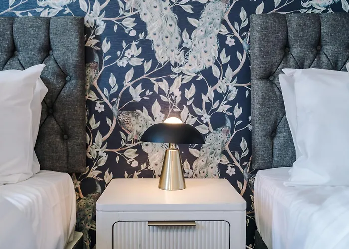 Dom wakacyjny Stunning House By Purestay - 8 Beds With Free Parking