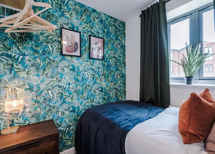 Stunning House By Purestay - 8 Beds With Free Parking Dom wakacyjny *