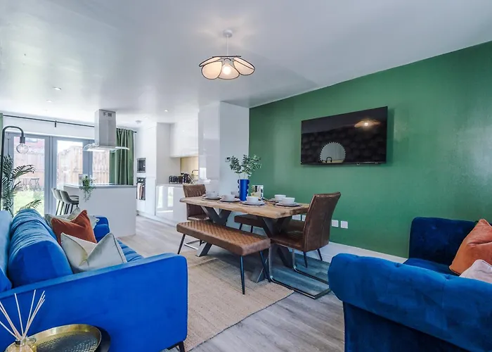 Dom wakacyjny Stunning House By Purestay - 8 Beds With Free Parking Manchester