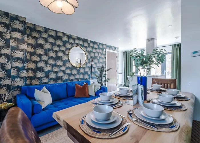 Stunning House By Purestay - 8 Beds With Free Parking