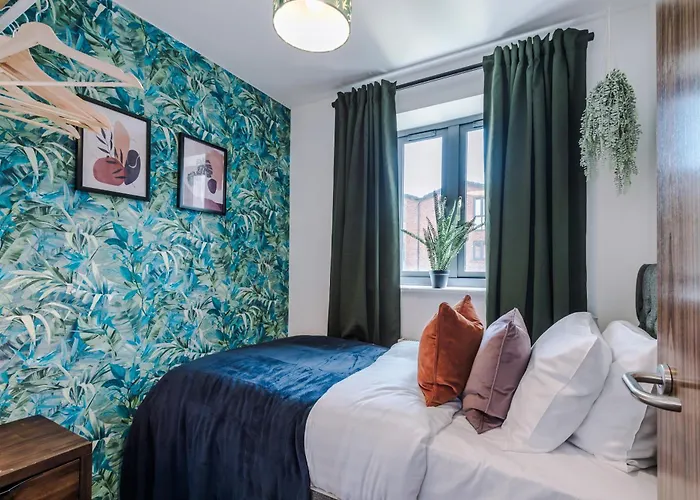 Stunning House By Purestay - 8 Beds With Free Parking Dom wakacyjny *