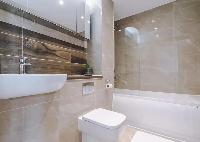 Stunning House By Purestay - 8 Beds With Free Parking Dom wakacyjny Manchester