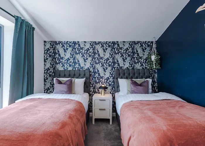 Dom wakacyjny Stunning House By Purestay - 8 Beds With Free Parking Manchester