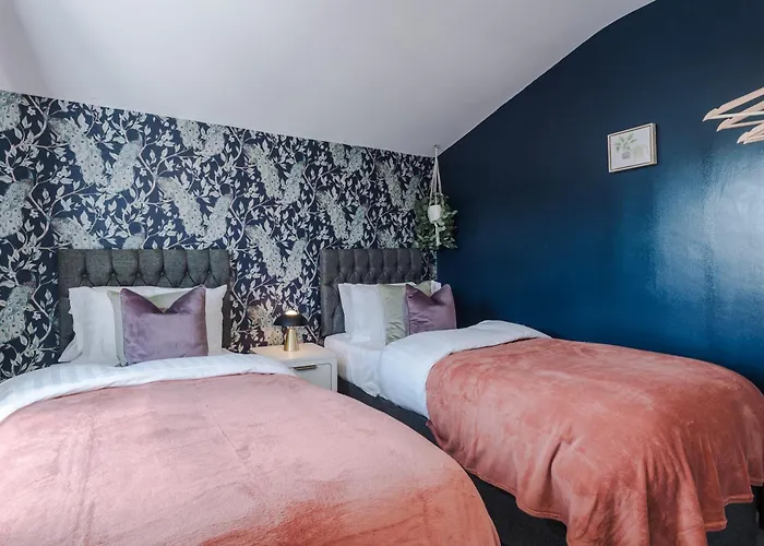 Stunning House By Purestay - 8 Beds With Free Parking Dom wakacyjny