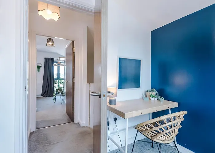 Stunning House By Purestay - 8 Beds With Free Parking Manchester