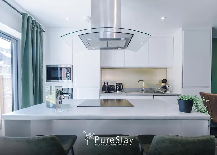 Stunning House By Purestay - 8 Beds With Free Parking Dom wakacyjny Manchester