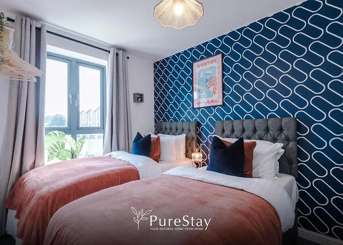 Stunning House By Purestay - 8 Beds With Free Parking