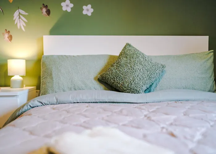 Stylish 2-bed Apartment, Sleeps 6, Free Parking 公寓 *