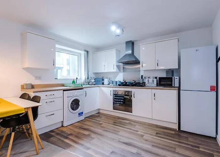 Stylish 2-bed Apartment, Sleeps 6, Free Parking 公寓